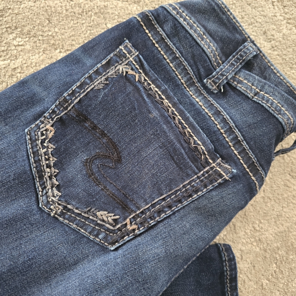 Silver Brand Jeans - medium/dark wash 32W 33L. Like new! Smoke-free home